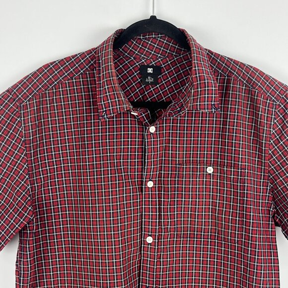DC Casual Button Down Shirt Size L Red Plaid Short Sleeve Pocket Cotton - Picture 2 of 9